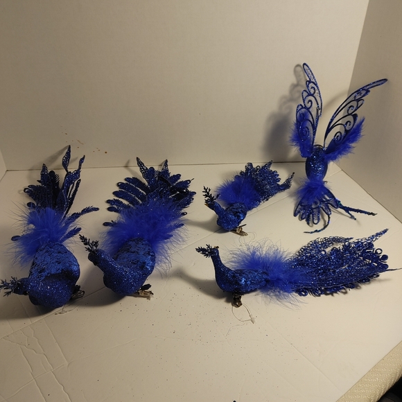 Deep Blue 4 Feather Peacocks Glitter and Feathers Long Tail 1 Humming Bird Clip - Picture 1 of 16